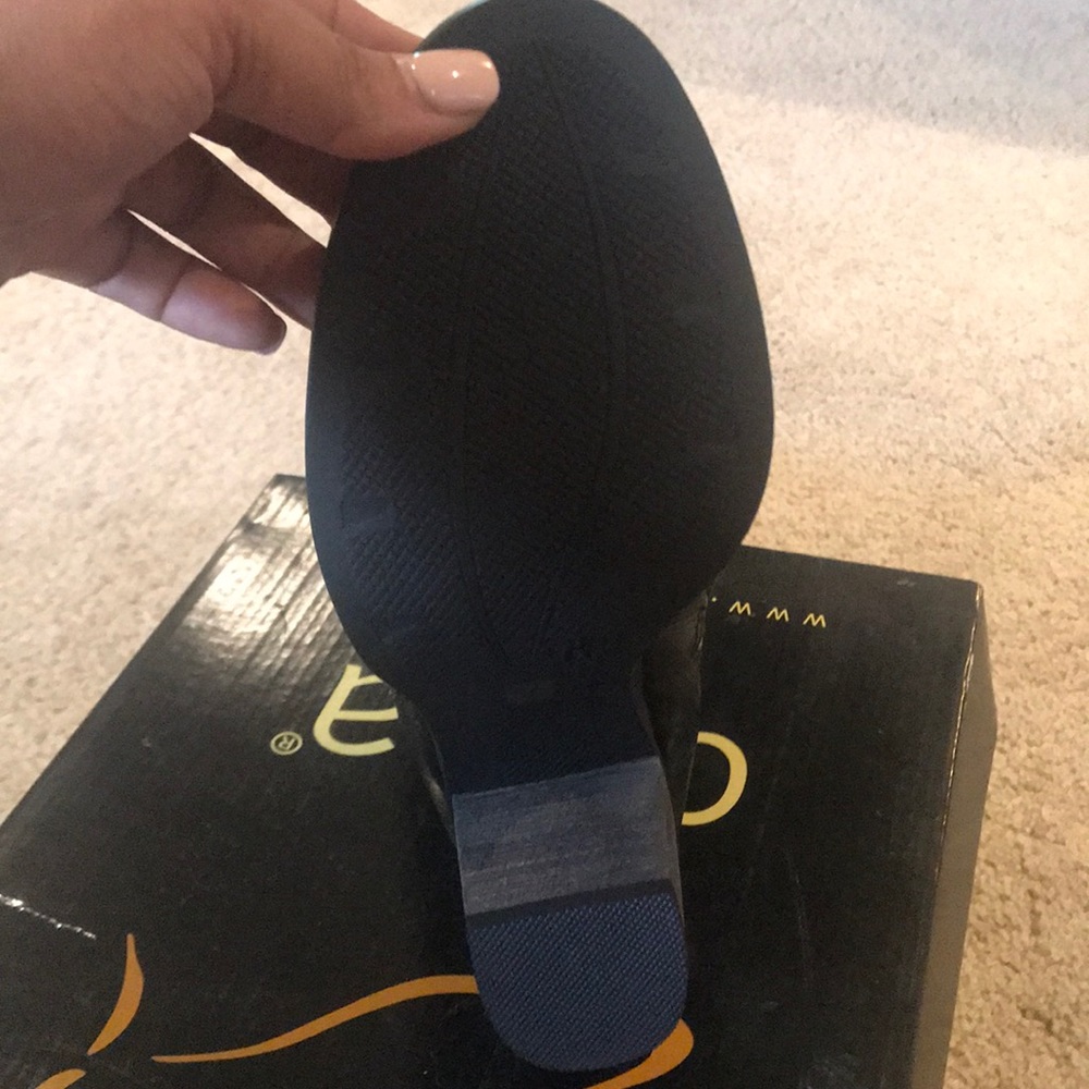 Brand new booties - Picture 4 of 4